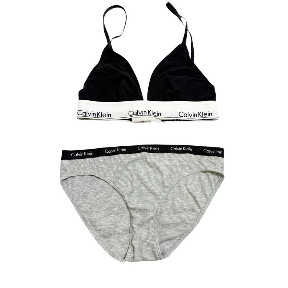 Calvin Klein 2 Piece Bra and‎ Underwear Set size S